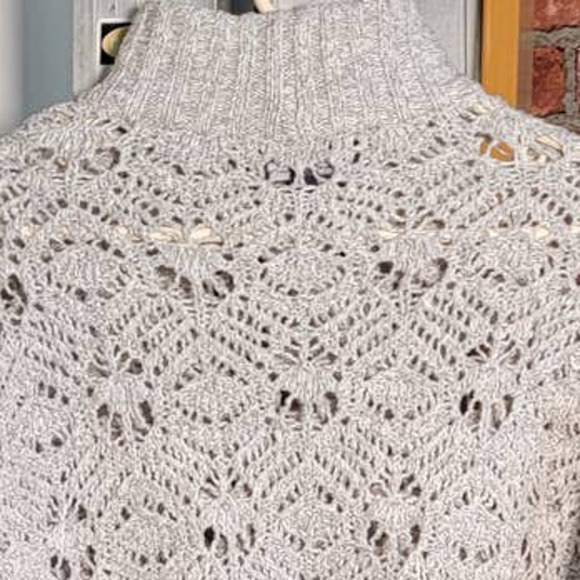 American Eagle Outfitters Grey Knitted Long Sleeve Sweater Size Small - Picture 4 of 7